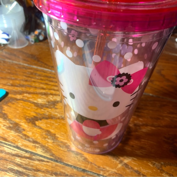 Hello Kitty cup with lid/straw - Picture 3 of 3
